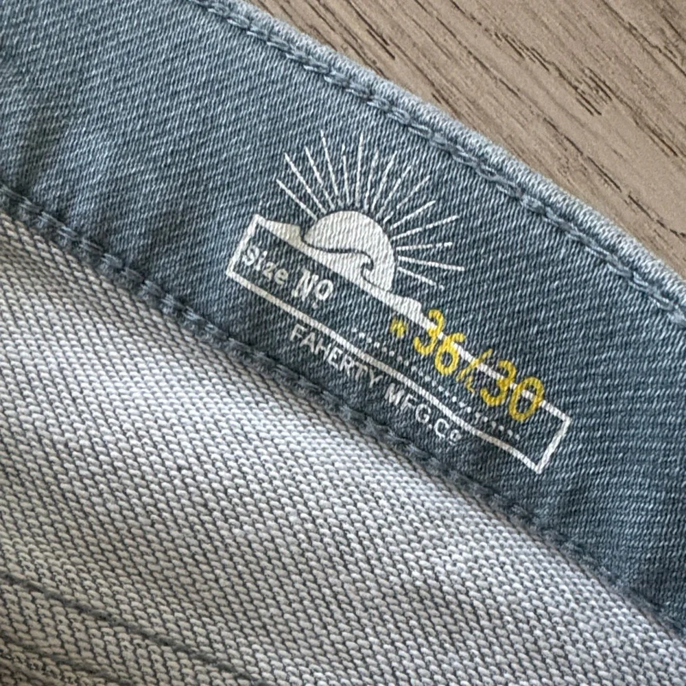 Men’s Faherty Sunwashed Blue Jeans 36x30 - Picture 2 of 7